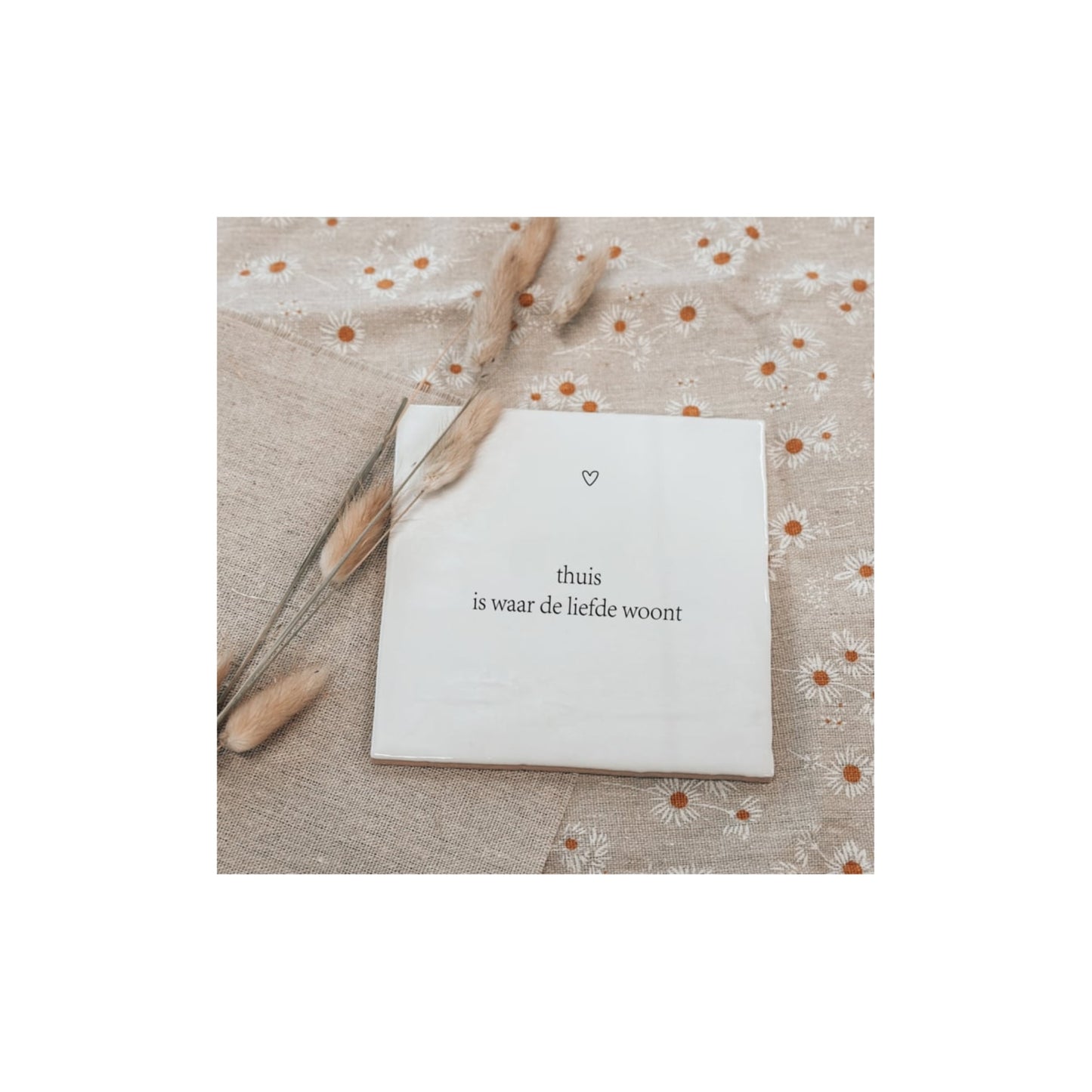 Tegeltje - thuis is waar de liefde woont - zwart/wit - 13 x 13 cm