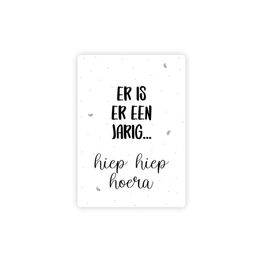 Ansichtkaart - er is er een jarig - zwart/wit - A6